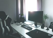 stanowisko pracy z ergonomicznym fotelem